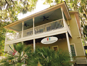 Moondoggie-Exterior